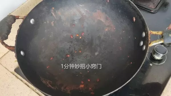糊锅底的黑垢怎么能去掉呢(2)