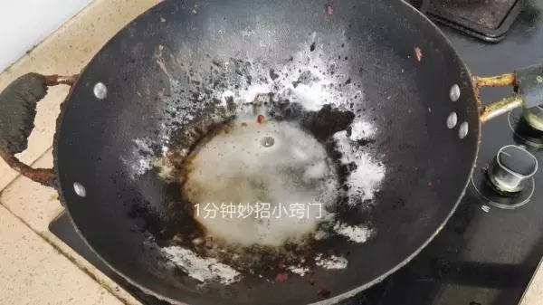 糊锅底的黑垢怎么能去掉呢(5)