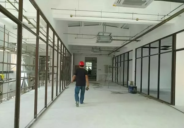 打玻璃胶时为了整齐贴的胶带什么时候撕最好(3)