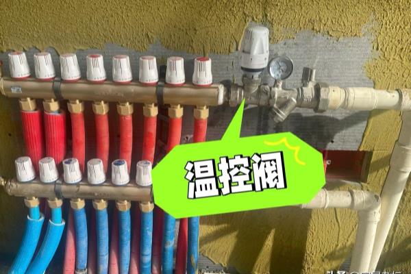 暖气排气阀在回水管上还是供水管.