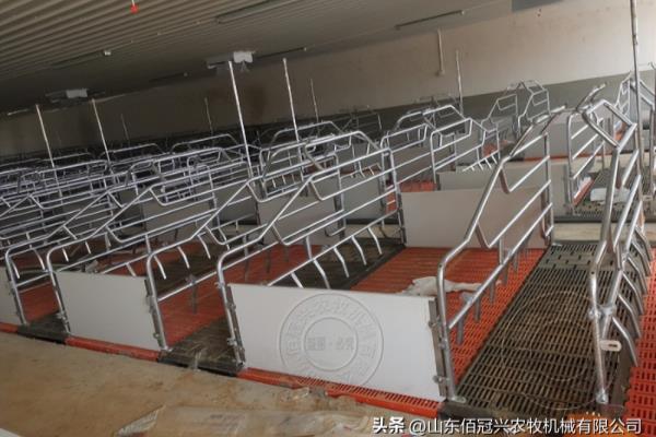 漏粪地板的安装方法.