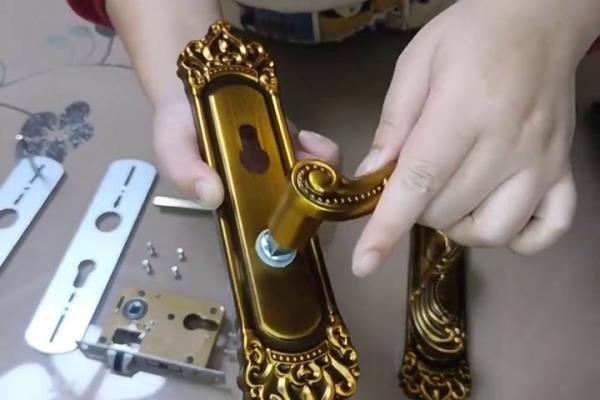 不锈钢防盗门锁安装方法.