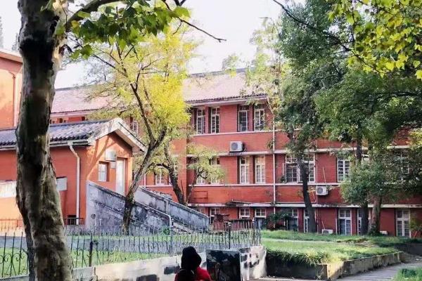 长沙铁道学院什么时候并入中南大学.