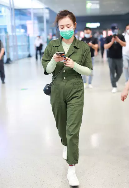 荧光绿上衣配什么颜色裤子(6)