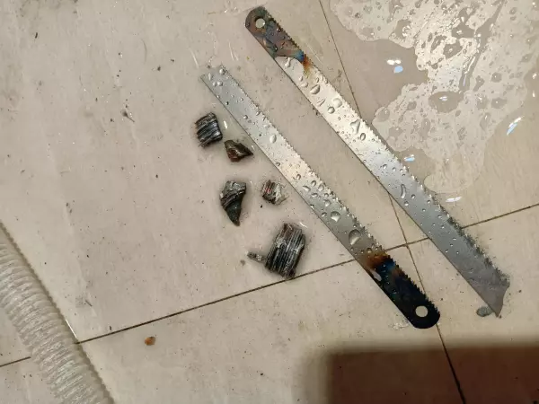 角阀断了半截在孔里怎么取出(6)