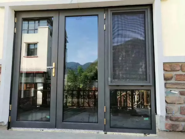 复合窗的型材采用两种不同材料复合而成使用较多的复合窗主要是铝木复合窗和铝塑复合窗(3)