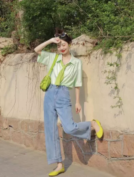 天蓝色配什么颜色好看洋气高级女(15)