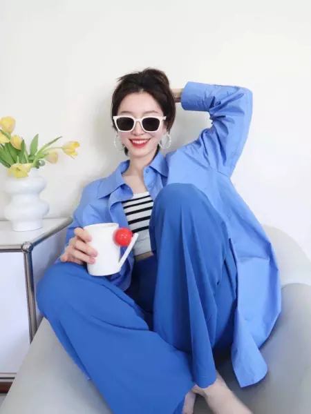 天蓝色配什么颜色好看洋气高级女(6)