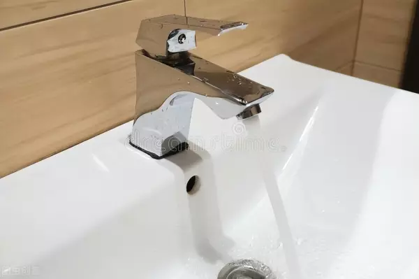 水龙头怎么安装老是出水口朝上(2)