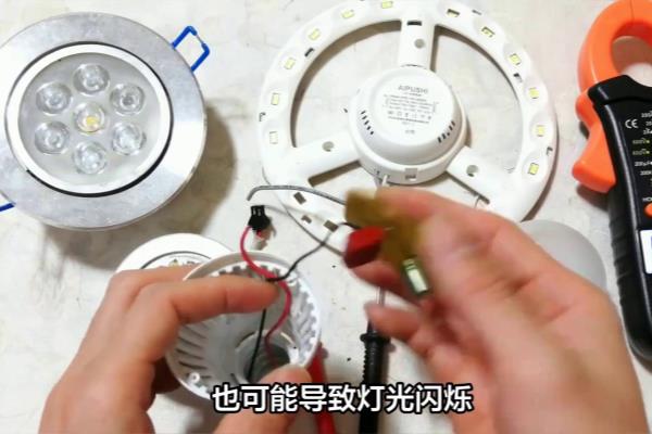 小米台灯1s一闪一闪的是什么原因.