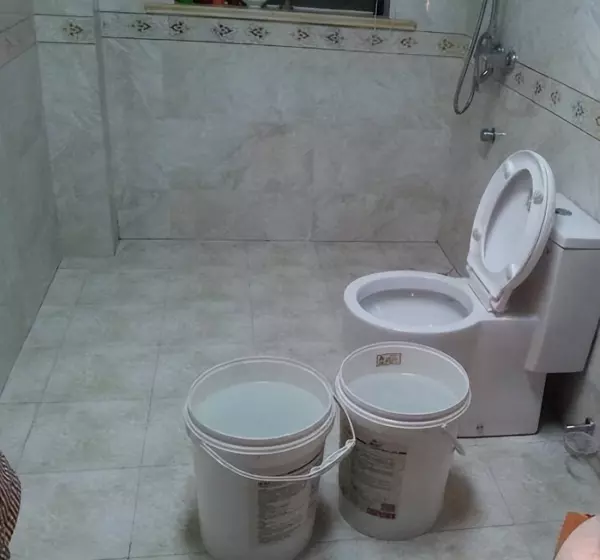 厕所防水没做好楼下漏水了怎么补(1)