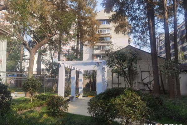 道格拉斯住宅和史密斯住宅的区别.