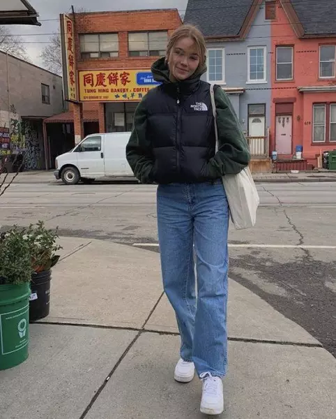 深绿色上衣配什么裤子好看(12)