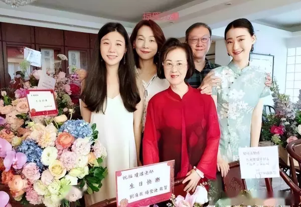 李翎君和琼瑶什么关系(20)