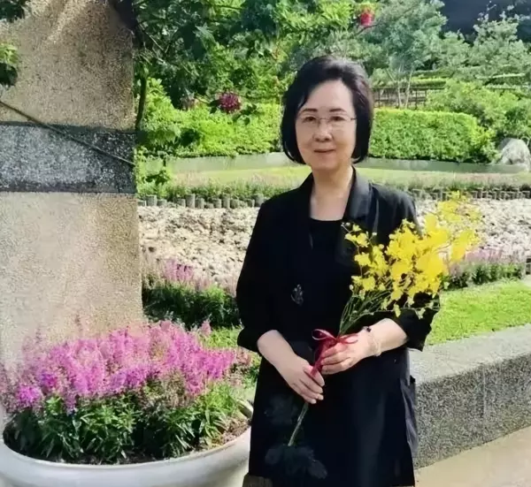 李翎君和琼瑶什么关系(23)