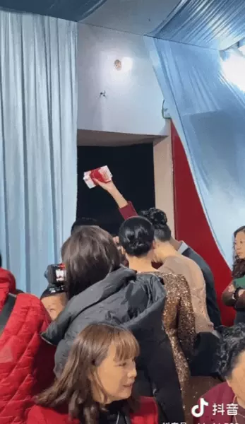 檀宫和汤臣一品哪个好(24)
