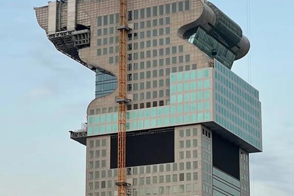 最牛违建“盘古大观”龙头被拆除 曾多次入选“中国十大最丑建筑” 网友:改完后没有特色了.