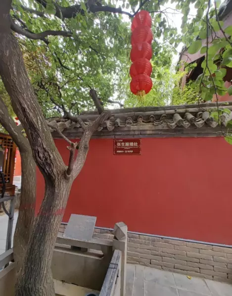 隔墙花影动,疑是玉人来.出自(10)