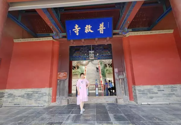隔墙花影动,疑是玉人来.出自(2)