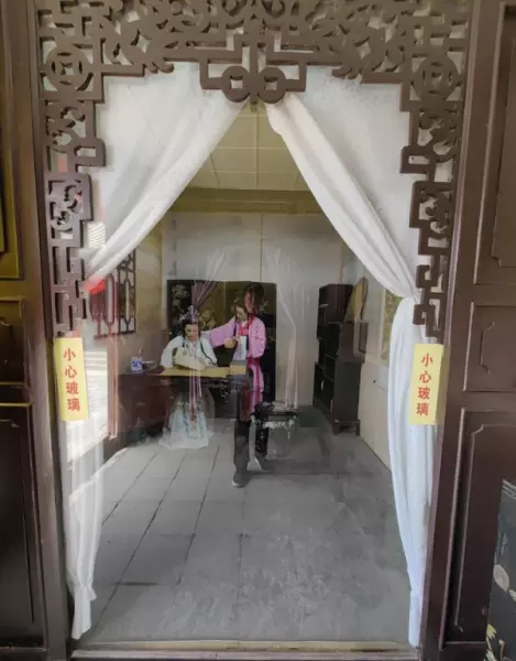 隔墙花影动,疑是玉人来.出自(5)