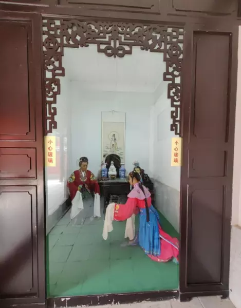 隔墙花影动,疑是玉人来.出自(6)
