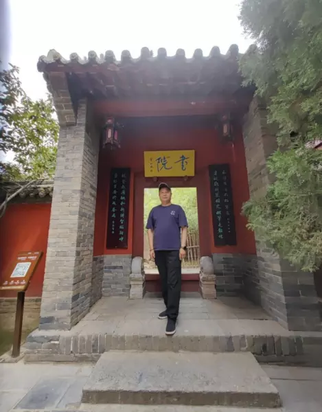 隔墙花影动,疑是玉人来.出自(7)