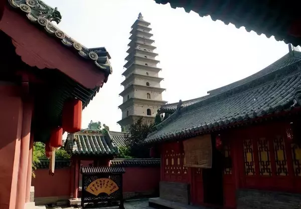隔墙花影动,疑是玉人来.出自(9)