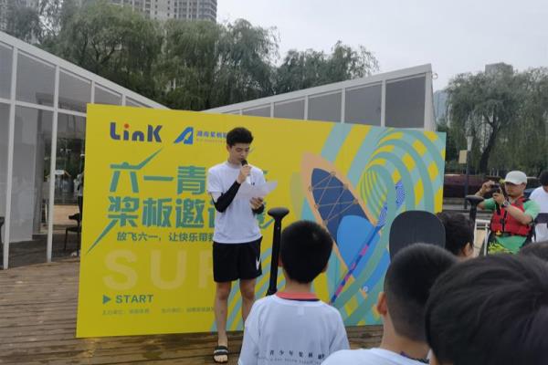 西蒙子身高.