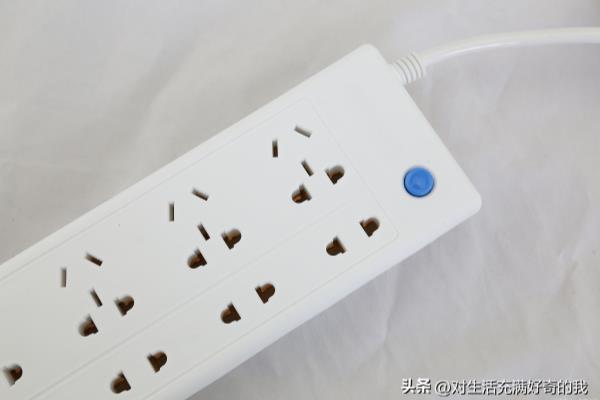 美式插头电源线如何区分零线和火线.