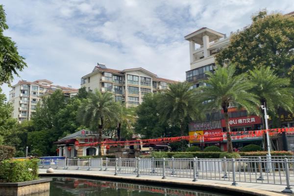 东湖花园小区哪一年建成.