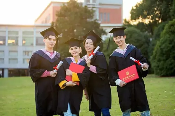 大学延时毕业一年还算应届生吗(2)