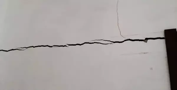 墙裂缝是什么原因导致的(3)