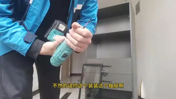 组装衣柜三合一螺丝怎么安装(2)
