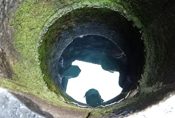 渗水井打在院子里哪个位置(15)