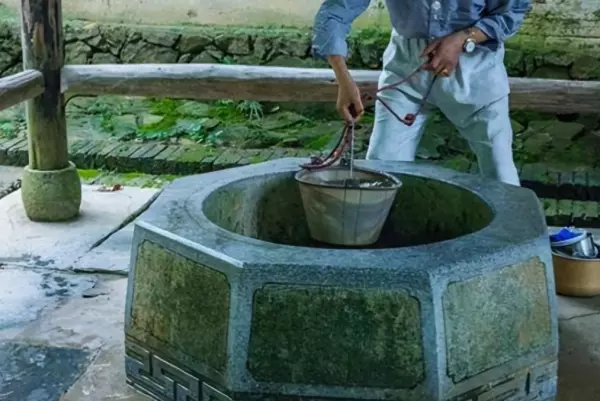 渗水井打在院子里哪个位置(1)