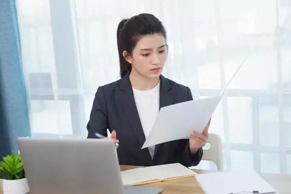 怎样设置手机屏显示时间(1)