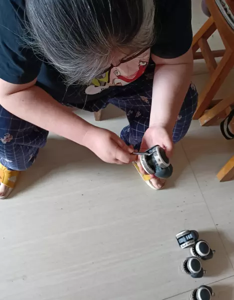旋转椅子怎么固定轮子不转(17)