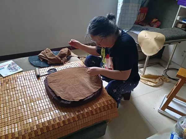 旋转椅子怎么固定轮子不转(8)