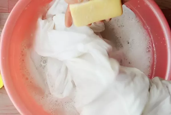 油性笔弄在衣服上怎么才能去除(3)
