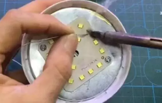 小器鬼led灯坏了怎么修(8)