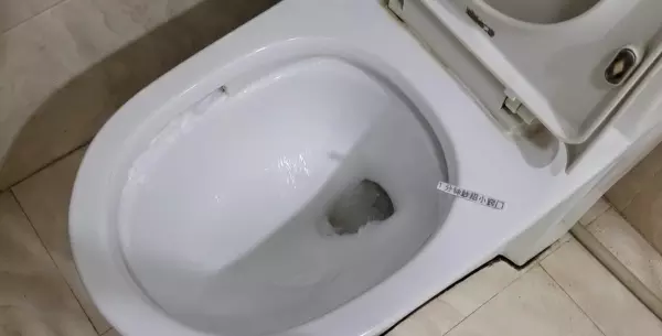 马桶塞怎么通马桶才能让它快点通(9)