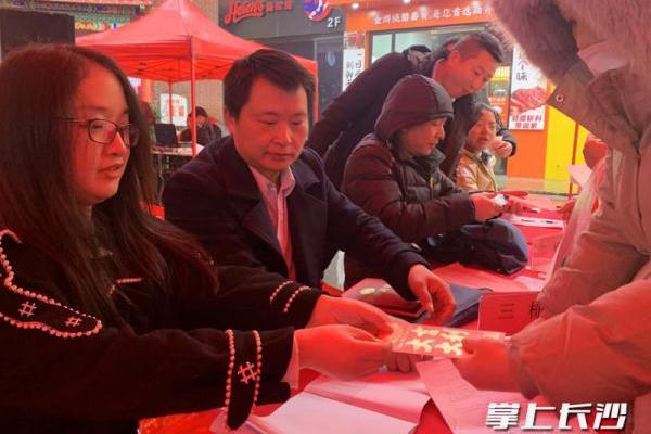 麓谷小镇属于哪个街道哪个社区.