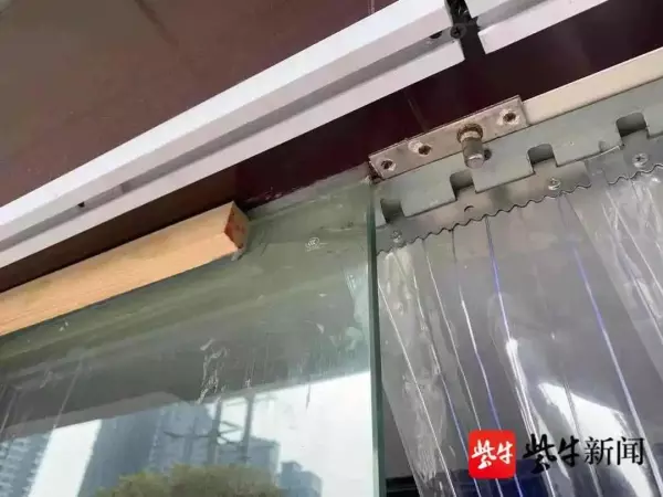 六楼框架结构底层隔墙拆了铺上地砖沿拆的地方空鼓楼会塌吗(4)