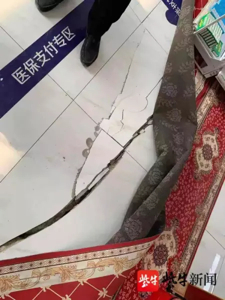 六楼框架结构底层隔墙拆了铺上地砖沿拆的地方空鼓楼会塌吗(5)